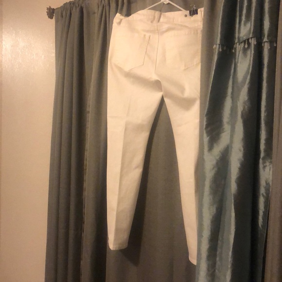 Cabi jeans slimming.   P148 - Picture 2 of 14